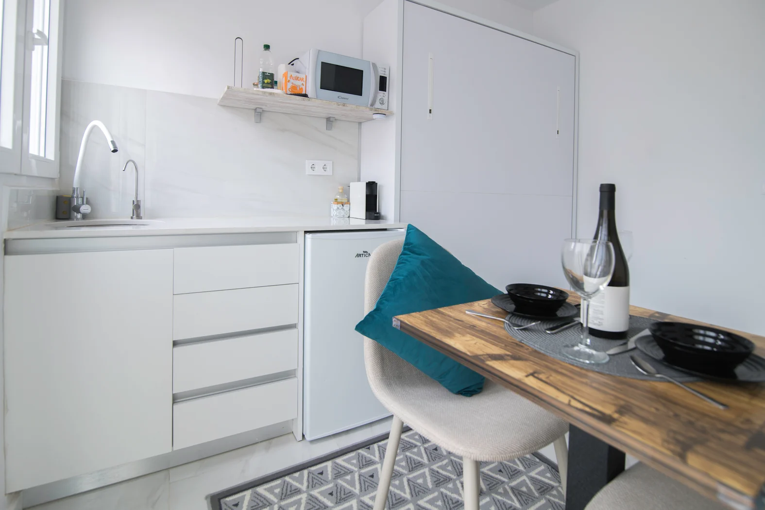 Studio mit Privatbalkon